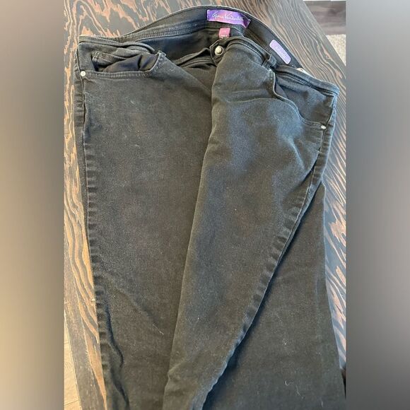 Gloria Vanderbilt Amanda Black Jeans. Denim. 22W (429) - Picture 4 of 5